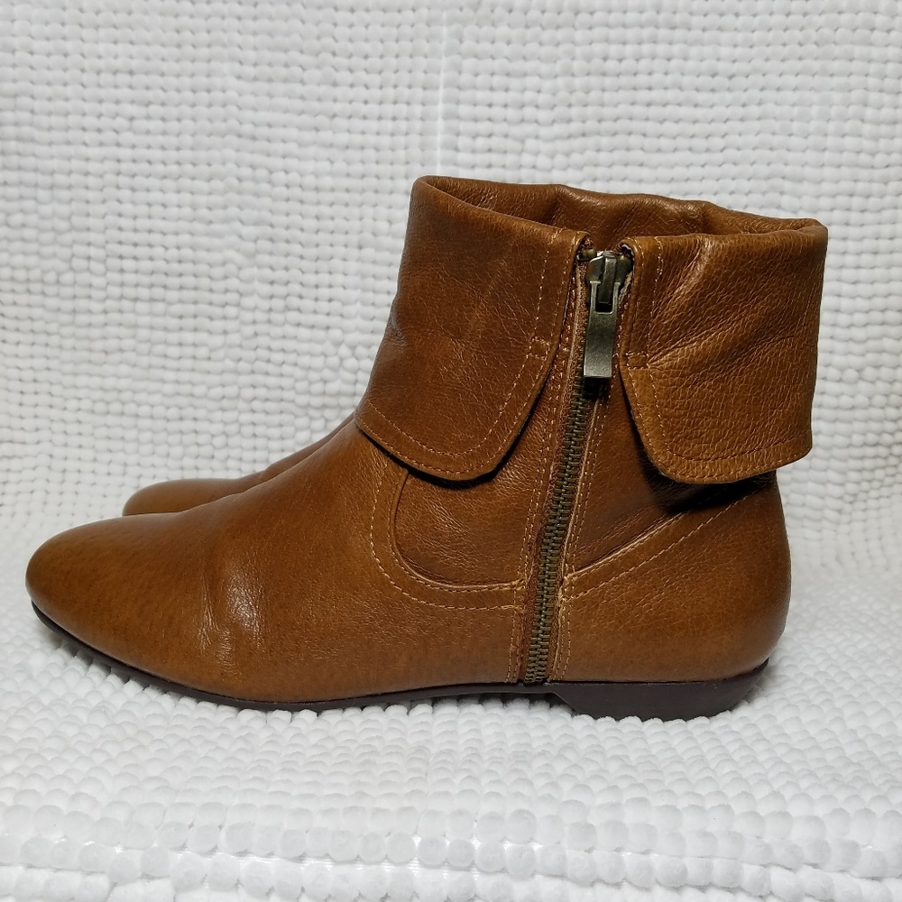 SOLD!! Chinese Laundry Ankle Boots - Picture 1 of 8